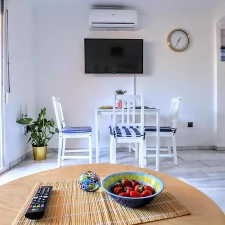 Blue Marine - Parking, Pool, Ac, Wifi 푸엔히롤라