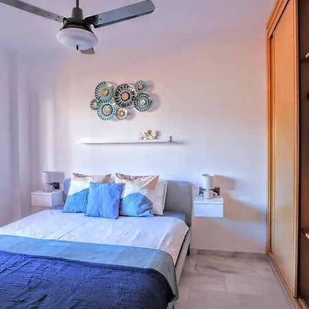 Blue Marine - Parking, Pool, Ac, Wifi 아파트